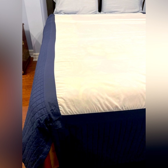 Hotel Linen Chest Bed Skirt - Double/ Full - Navy Blue - Picture 3 of 10